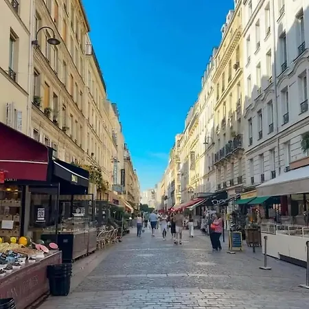 Design - Near Eiffel Tower And Seine River By Weekome *